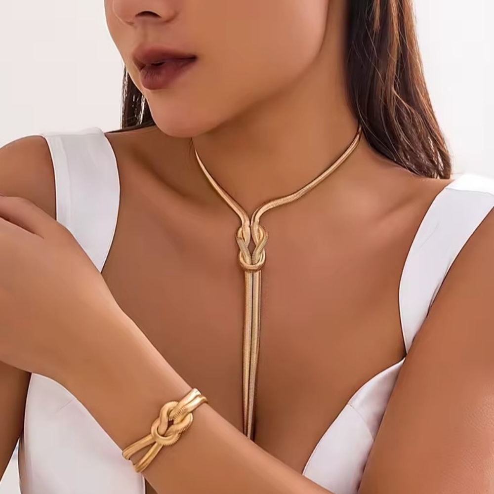 Stunning Fashion Jewelry Necklace and Bracelet Set